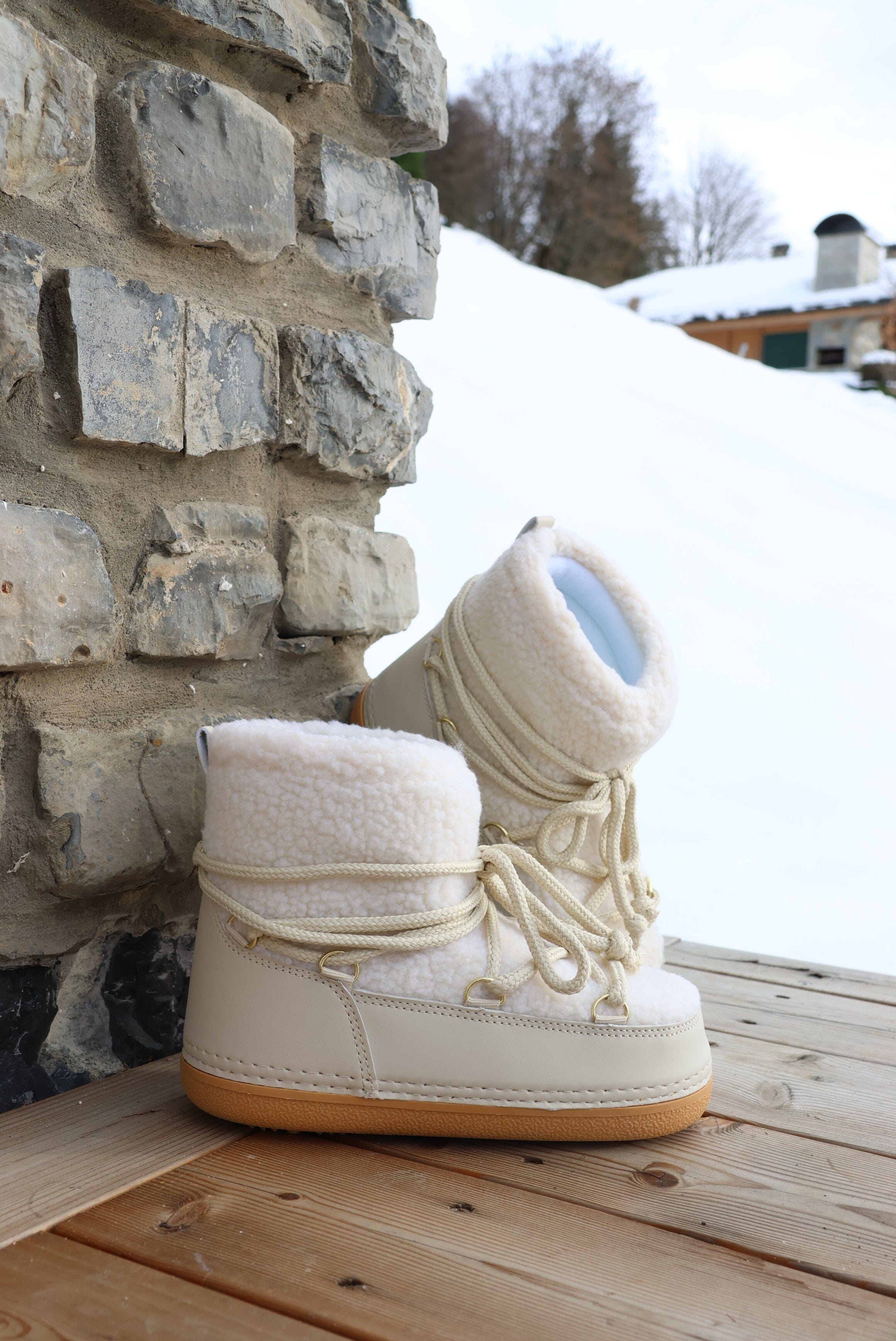 Snow boots