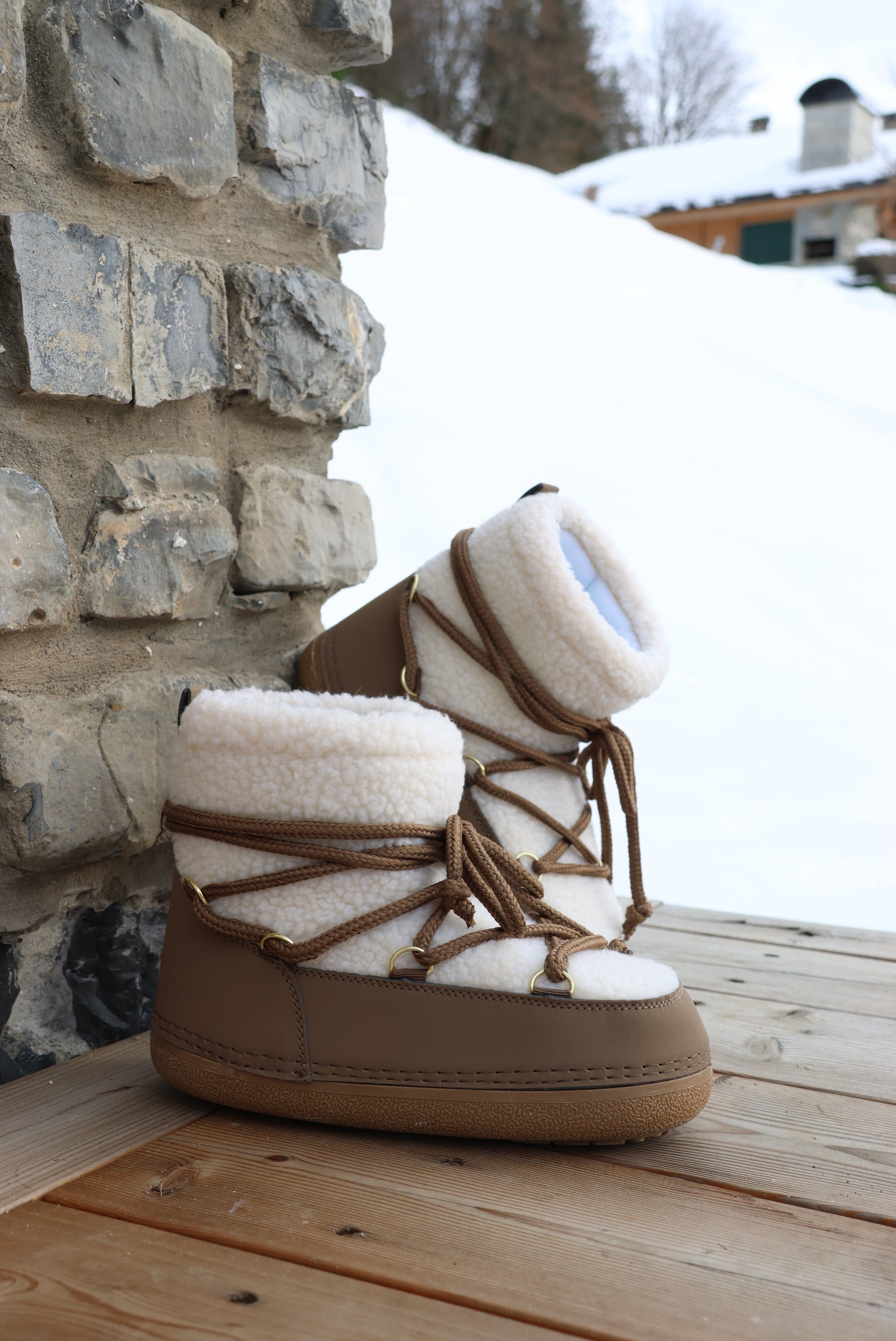 Snow boots