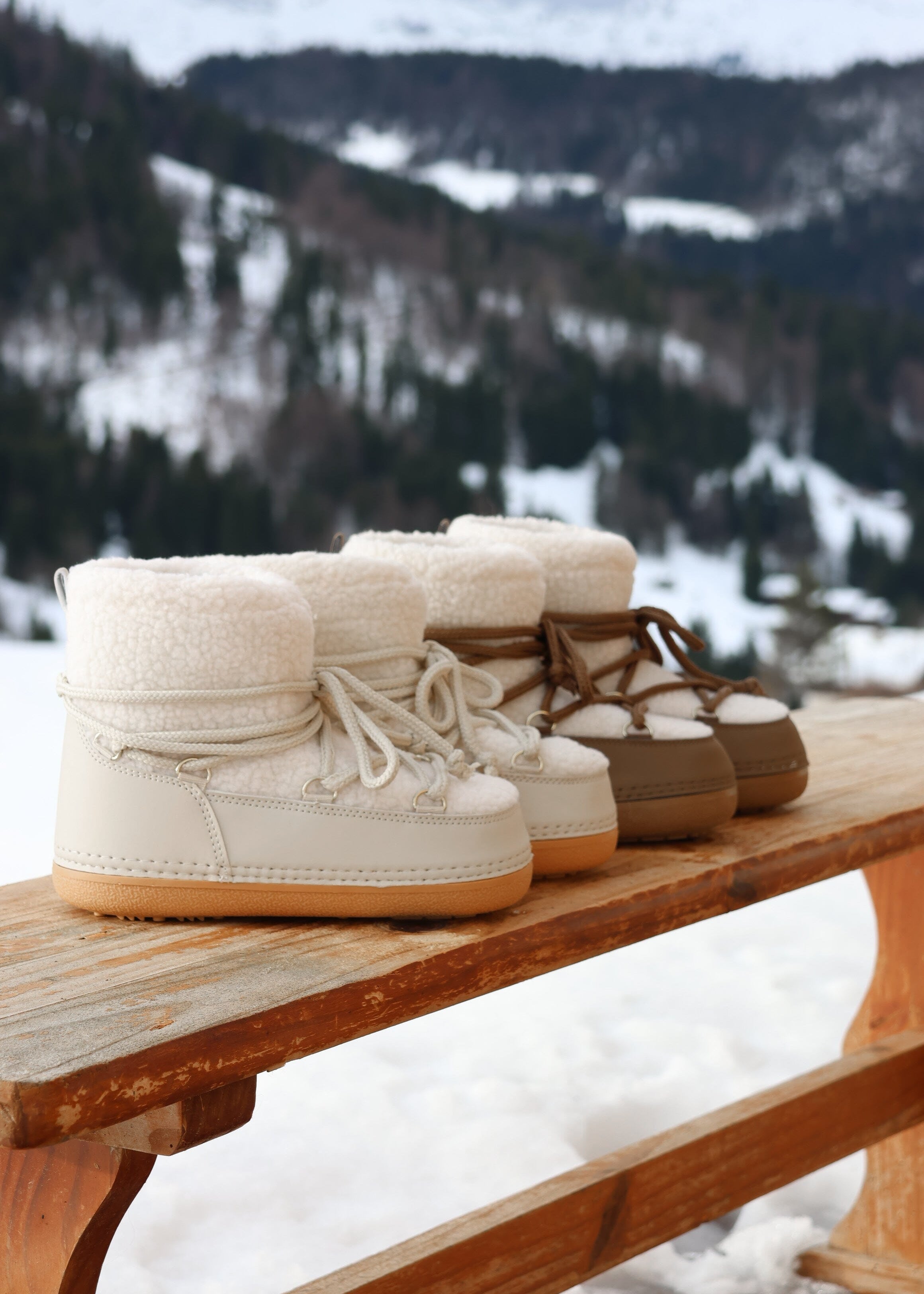 Snow boots
